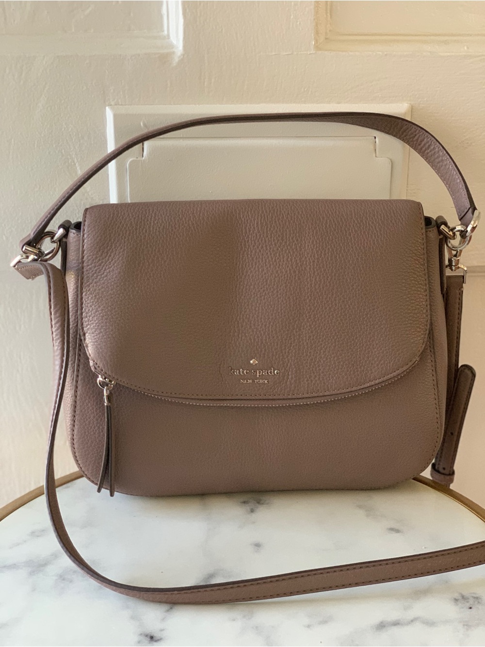 Kate Spade New York Jackson Medium
Flap Shoulder Crossbody Strap Brownstone - Picture 3 of 9